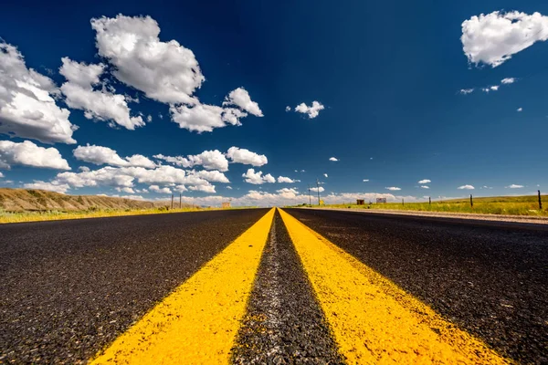Pusty Otwarta Autostrada Wyoming Stany Zjednoczone Ameryki — Zdjęcie stockowe