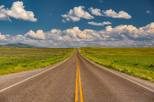 Estrada Aberta Vazia Wyoming Eua — Fotografia de Stock