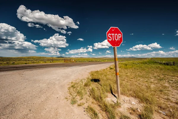 Pare Assinar Com Buracos Bala Estrada Aberta Vazia Wyoming Eua — Fotografia de Stock