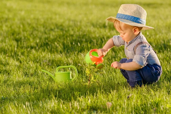 Rural Scene Baby Boy Wearing Straw Hat Using Watering Can — Stock Photo, Image