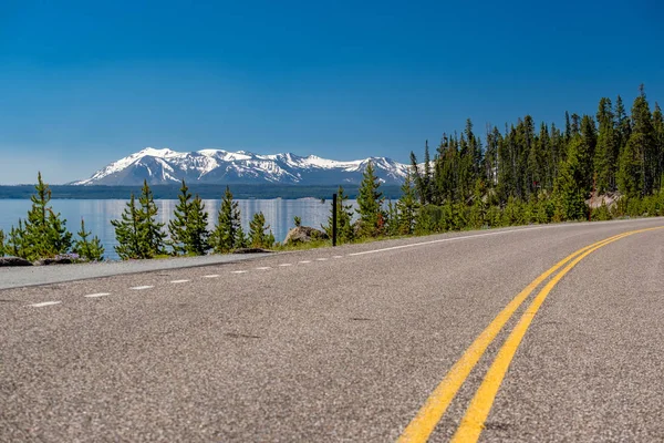 Autostrady w Parku Narodowym Yellowstone — Zdjęcie stockowe