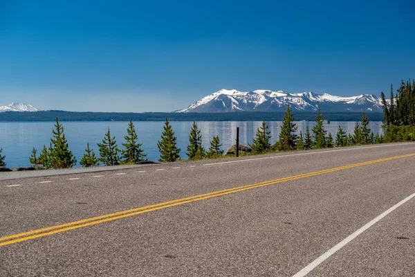 Carretera Junto Lago Parque Nacional Yellowstone Wyoming —  Fotos de Stock