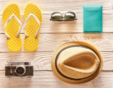 seyahat ve plaj eşyaları düz uzanmış hayat 