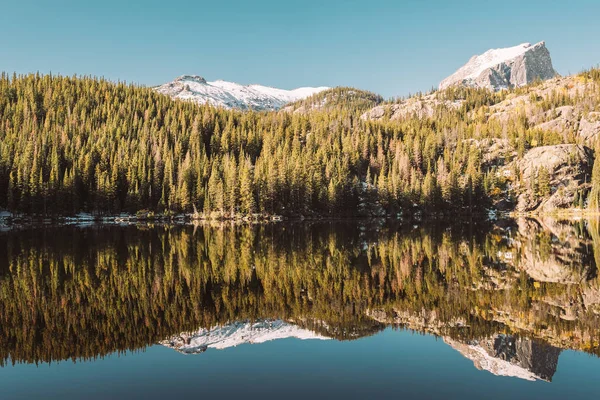 Bear Lake Riflessione Con Montagne Nella Neve Intorno Autunno Rocky — Foto Stock