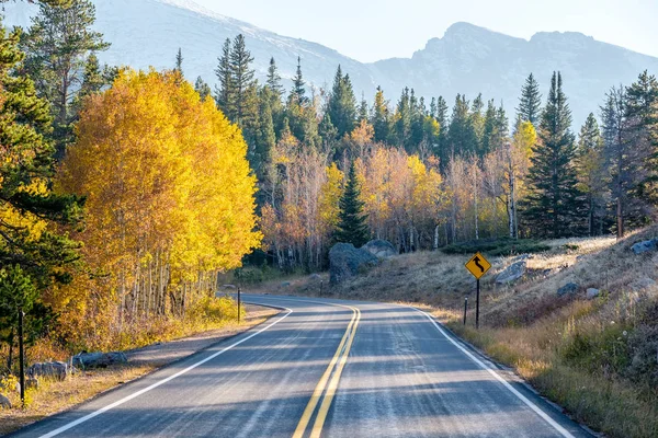 Snelweg Herfst Zonnige Dag Rocky Mountain National Park Colorado Verenigde — Stockfoto