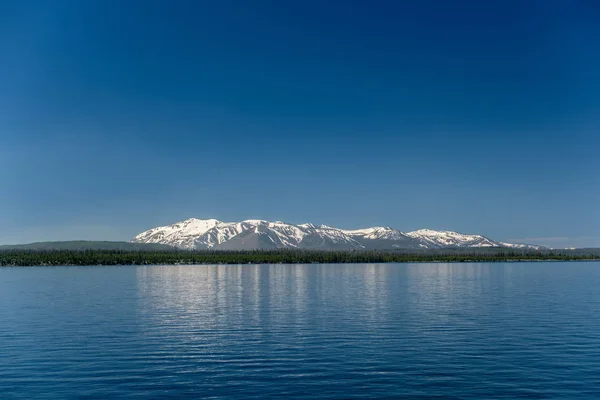 Danau Yellowstone Dengan Pemandangan Pegunungan Wyoming Amerika Serikat — Stok Foto