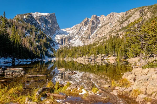 Jezioro Marzeń Refleksji Góry Śniegu Wokół Jesień Rocky Mountain National — Zdjęcie stockowe