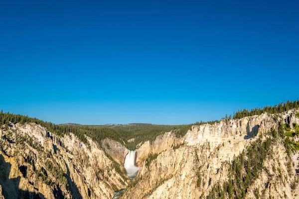 美国怀俄明州黄石公园大峡谷中的下瀑布 — 图库照片