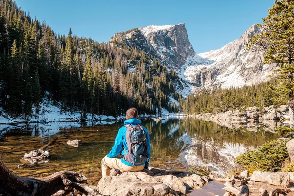 Voor Toeristen Buurt Van Droom Lake Herfst Rocky Mountain National — Stockfoto