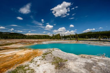 Sıcak termal bahar Yellowstone Milli Parkı, Wyoming, ABD Sapphire Havuzu