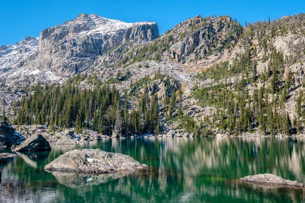 Lago Haiyaha Con Rocce Montagne Rocky Mountain National Park Colorado — Foto Stock