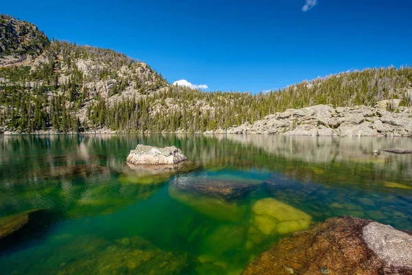 Lake Haiyaha Rocks Mountains Snow Autumn Rocky Mountain National Park — Stock Photo, Image