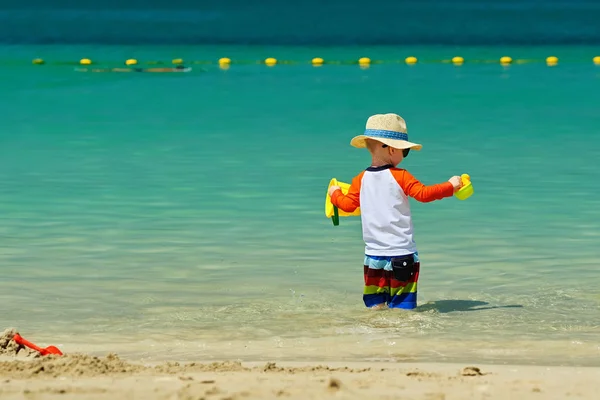 Bambino Ragazzo Giocare Con Spiaggia Giocattoli Spiaggia — Foto Stock