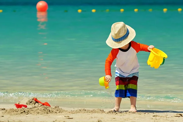 Bambino Ragazzo Giocare Con Giocattoli Spiaggia — Foto Stock