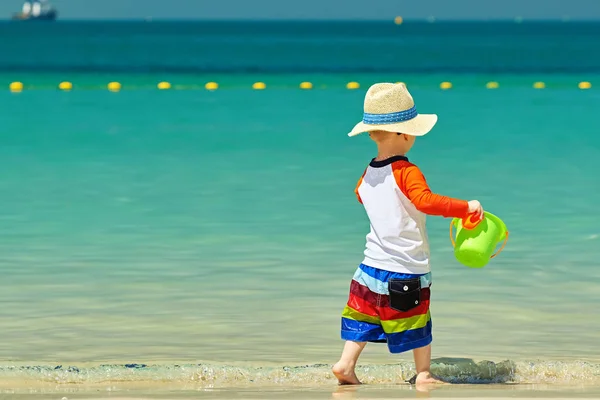 Två Gamla Barn Pojke Leker Med Strandleksaker Stranden — Stockfoto