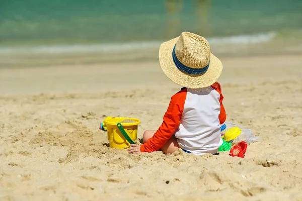 Dois Anos Idade Criança Menino Brincando Com Brinquedos Praia Praia — Fotografia de Stock