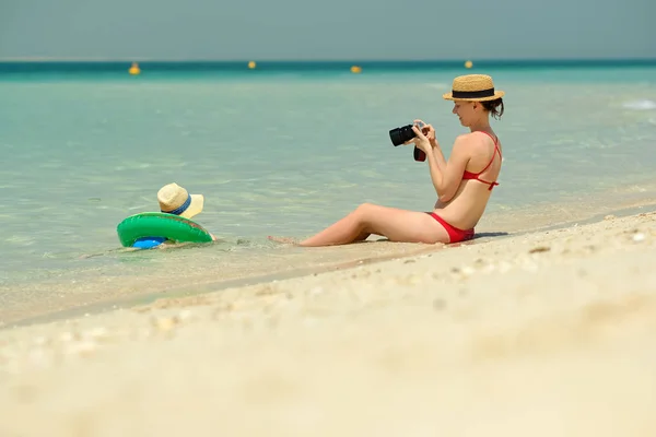 Two Year Old Toddler Boy Beach Mother Woman Taking Photo — Stock Photo, Image