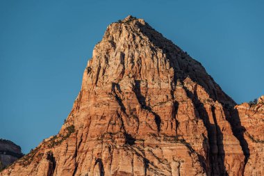 Utah, ABD 'deki Zion Ulusal Parkı' ndaki kaya oluşumlarıyla manzara