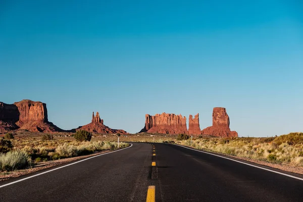 Estrada Cênica Vazia Monument Valley Arizona Eua — Fotografia de Stock