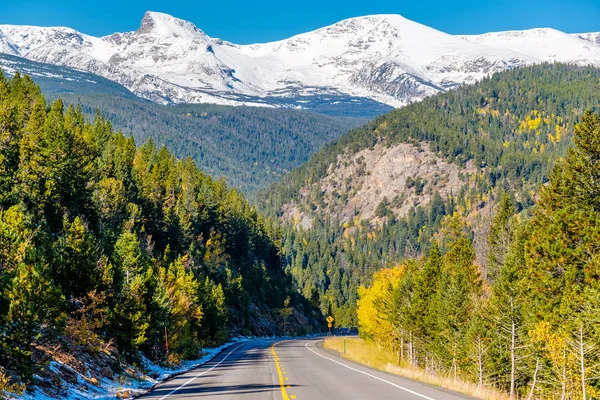 美国科罗拉多州秋季晴天公路 — 图库照片