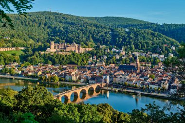 Heidelberg, Almanya 'da Neckar nehrinde bir şehirdir. 