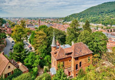 Heidelberg, Almanya 'da Neckar nehrinde bir şehirdir. 