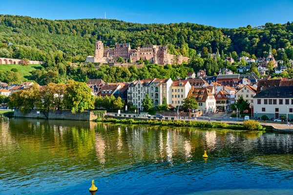 Heidelberg cidade no rio Neckar, Alemanha — Fotografia de Stock