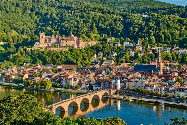 Miasto Heidelberg nad rzeką Neckar, Niemcy — Zdjęcie stockowe