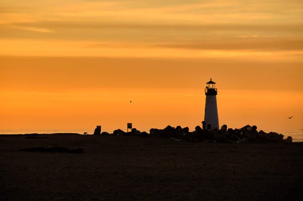 Santa Cruz vlnolam světla (Walton maják) při východu slunce — Stock fotografie