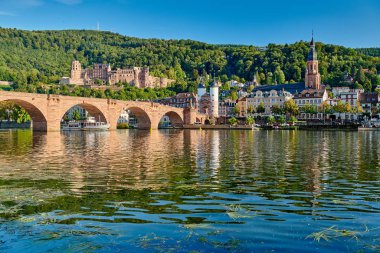 Heidelberg, Almanya 'da Neckar nehrinde bir şehirdir. 