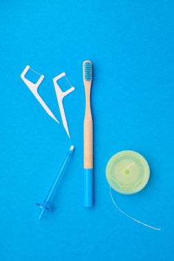 Diş fırçaları ve oral bakım araçları 