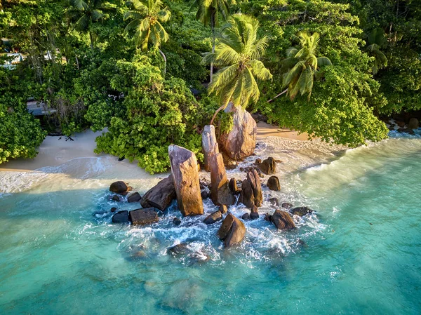 Praia em Seychelles vista aérea superior — Fotografia de Stock