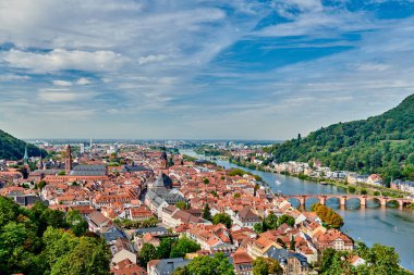 Heidelberg, Almanya 'da Neckar nehrinde bir şehirdir. 