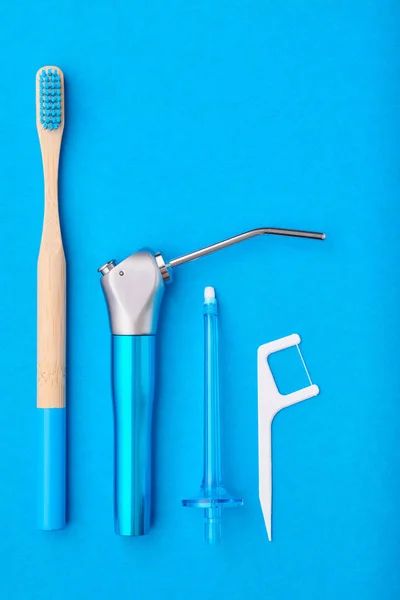 Tandborstar och verktyg för munvård — Stockfoto