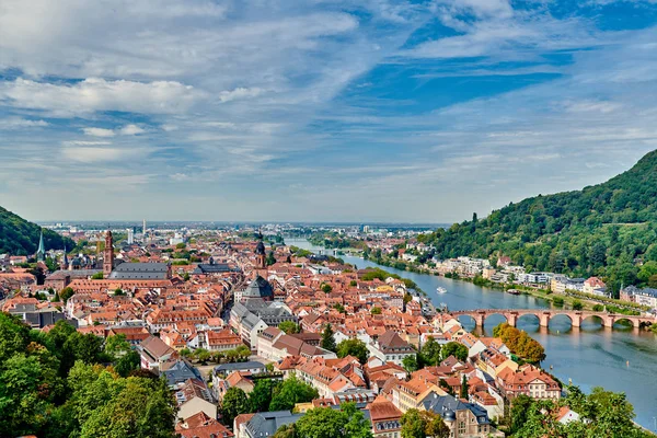 Heidelberg, Almanya 'da Neckar nehrinde bir şehirdir. — Stok fotoğraf