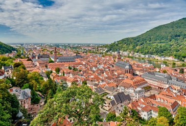 Heidelberg, Almanya 'da Neckar nehrinde bir şehirdir. 