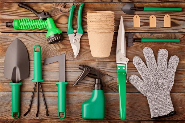 Gardening tools on wooden background flat lay — Stock Photo, Image