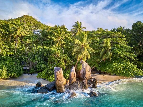 Pláž na Seychelách letecký pohled shora — Stock fotografie