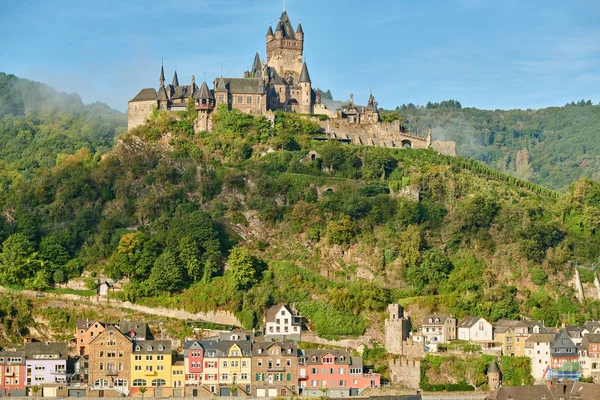 Cochem stadt in deutschland an der mosel mit der reichsburg — Stockfoto