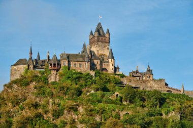 Almanya 'nın Cochem şehrinde güzel bir Reichsburg kalesi