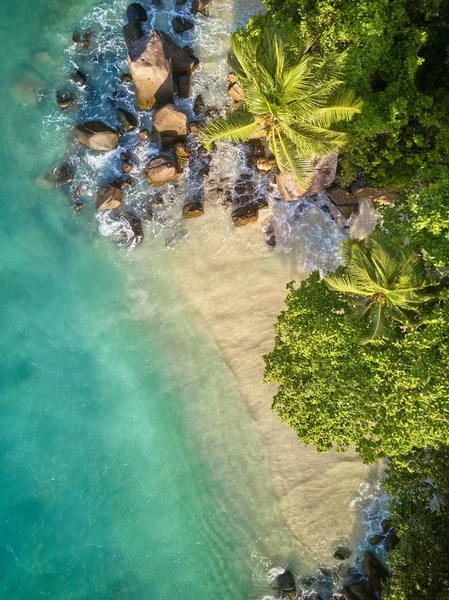 Pláž na Seychelách letecký pohled shora — Stock fotografie