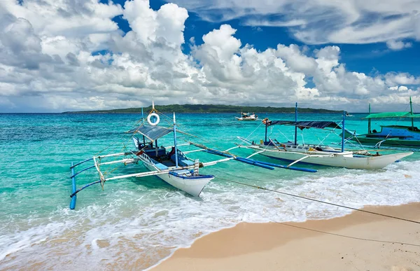 Praia Bonita Com Barco Ilha Balicasag Filipinas — Fotografia de Stock