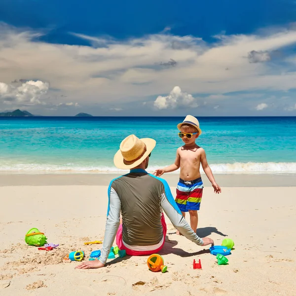 Menino Três Anos Praia Com Pai Férias Família Verão Seychelles — Fotografia de Stock