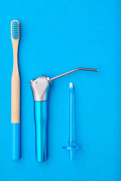 Toothbrushes Oral Care Tools Blue Background Top View Copy Space — Stock Photo, Image