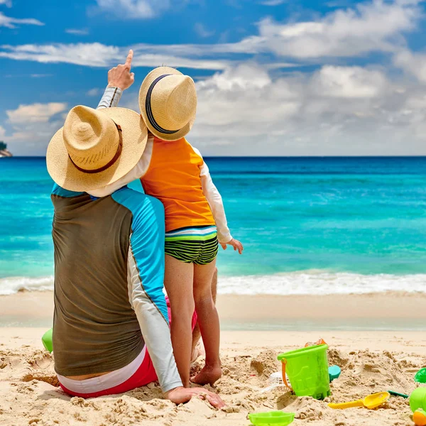 Tre Gammal Pojke Stranden Med Far Sommar Familjesemester Seychellerna Mahe — Stockfoto