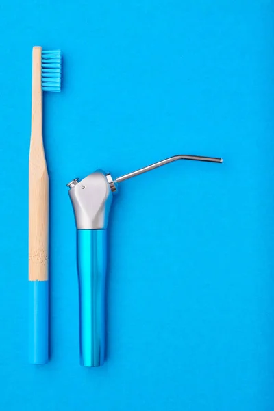 Toothbrushes Oral Care Tools Blue Background Top View Copy Space — Stock Photo, Image