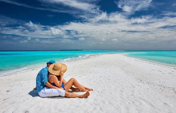 Coppia Blu Una Spiaggia Tropicale Alle Maldive — Foto Stock