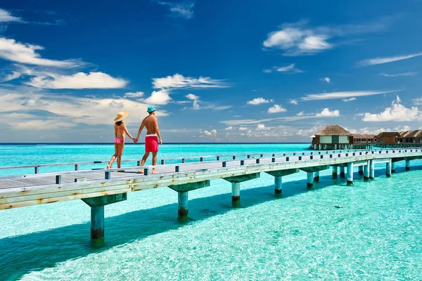 Couple Tropical Beach Jetty Maldives — Stock Photo, Image