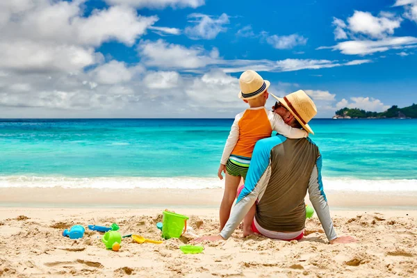 Menino Três Anos Praia Com Pai Férias Família Verão Seychelles — Fotografia de Stock