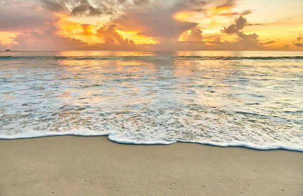 Belo Pôr Sol Praia Das Seychelles Mahe — Fotografia de Stock